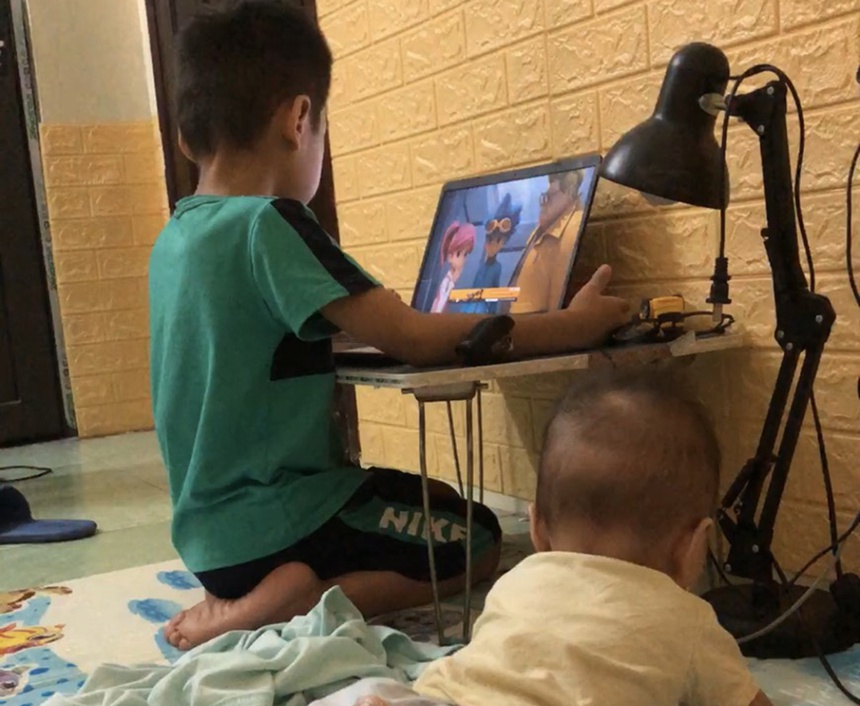 Phụ huynh cho con học lớp 1 ở quê để được đến trường-3