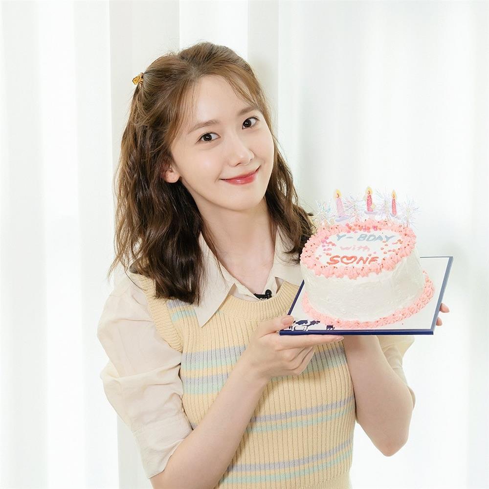 4 chiêu ăn vận hack tuổi của Yoona, đã ngoài 30 mà style vẫn xinh tươi như gái đôi mươi-2