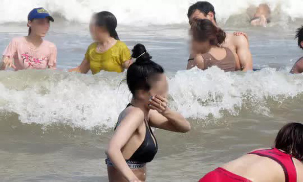 Sầm Sơn yêu cầu FLC dừng đón khách chơi golf, cấm tắm biển từ 12 giờ trưa 26-8-1