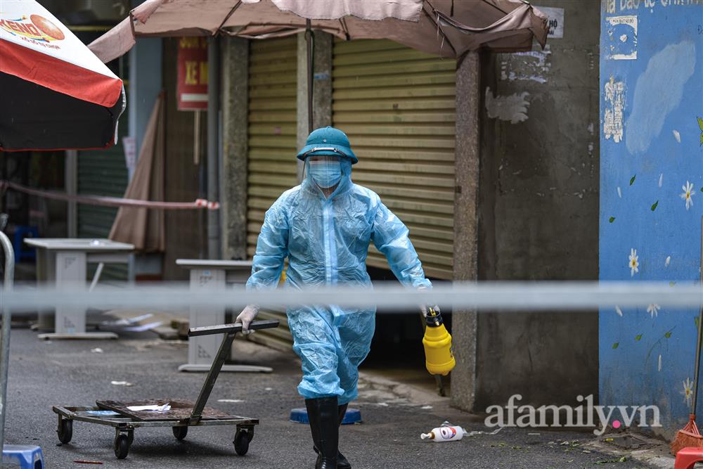 Hà Nội: Phong tỏa, tạm dừng hoạt động chợ Nhân Chính vì ca dương tính SARS-CoV-2 ở ổ dịch phường Thanh Xuân Trung từng đến chợ-13