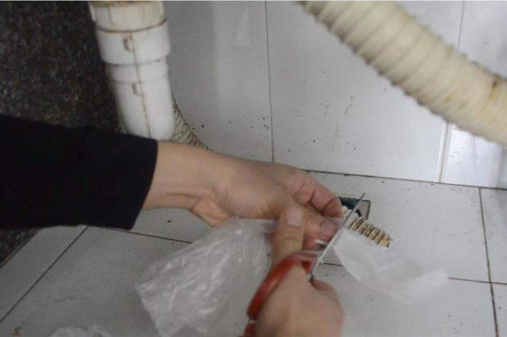 Ống thoát nước bốc mùi, mách bạn một mẹo nhỏ rất đơn giản và thiết thực-3