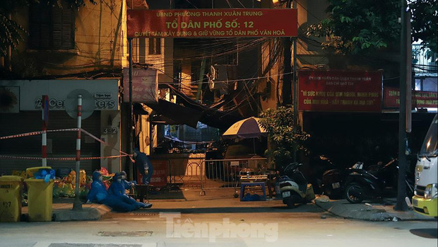 Hà Nội đưa hàng chục F1 ở ổ dịch Thanh Xuân Trung đi cách ly tập trung ngay trong đêm-15