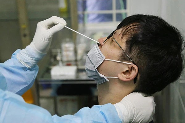 MXH truyền tay video Cách tự kiểm tra mình bị Covid-19: Chuyên gia khuyến cáo đó là luận điệu sai lầm sinh ra chỉ vì câu view-3