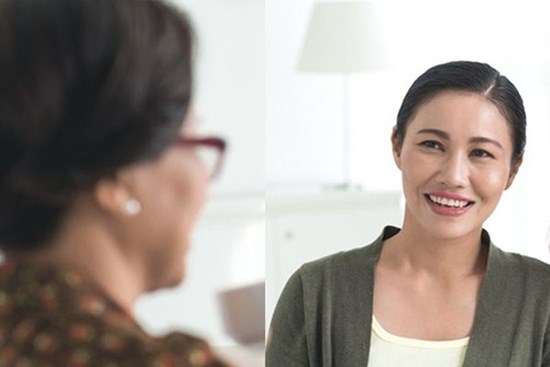 Lần đầu đến nhà bạn trai, tôi được mẹ anh cho phong bì đỏ dày cộm, mẹ tôi mở ra xem rồi phán một câu: “Nhà này không thể về làm dâu!”