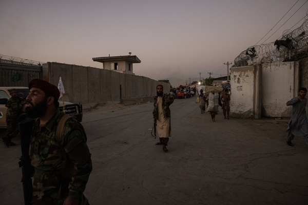 Thế giới lên án vụ đánh bom vô nhân đạo ở Kabul-9