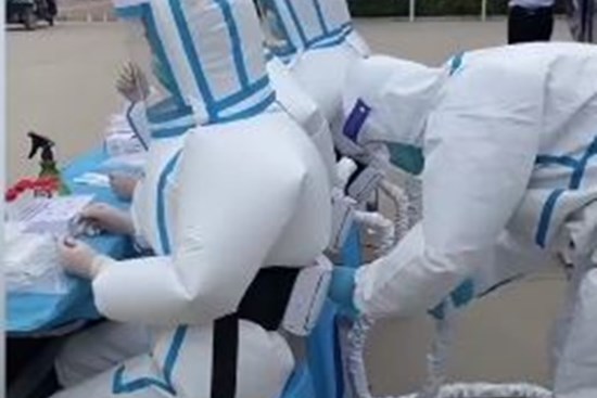 Trung Quốc ra mắt đồ bảo hộ y tế giúp người mặc luôn mát mẻ