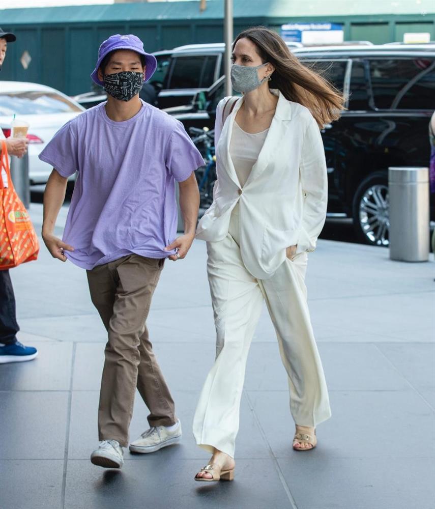 Street style của Angelina Jolie hóa ra đậm chất công sở, toàn những items tối giản nhưng đẳng cấp ngút ngàn-9