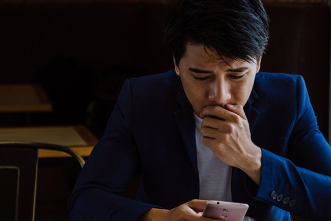 Bỏ người vợ kết hôn 3 năm chưa có bầu để cưới bạn thân cô ấy, 2 năm sau gặp lại tôi che miệng khóc-2