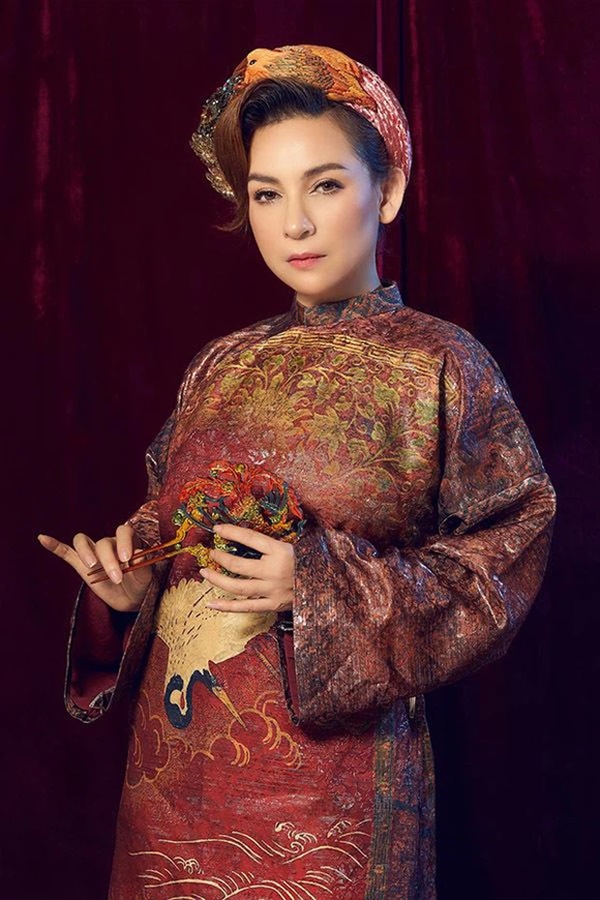 Ca sĩ Phi Nhung nhiễm Covid-19, tình trạng nặng phải chuyển viện ngay trong đêm-2