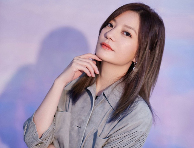 Triệu Vy - Én nhỏ sắp gãy cánh vì bê bối: Dạy con rõ hay nhưng lối sống của bản thân lại trái ngược hoàn toàn-1