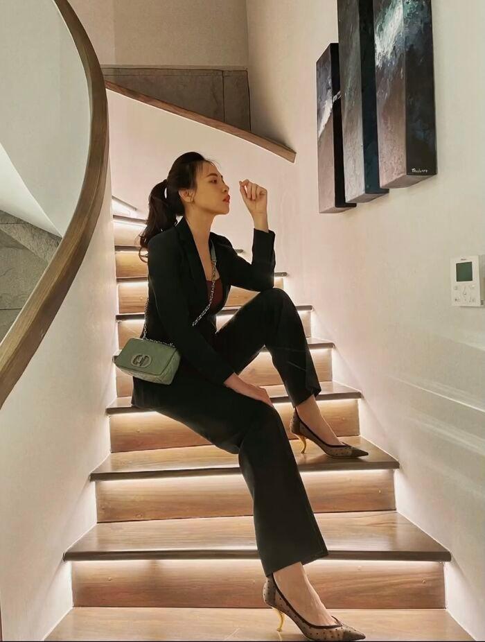 Đàm Thu Trang biến hình trước siêu xe 14 tỷ, ai đu nổi?-7