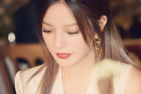 Triệu Vy và hàng chục nghệ sĩ có nguy cơ bị đuổi khỏi showbiz-3