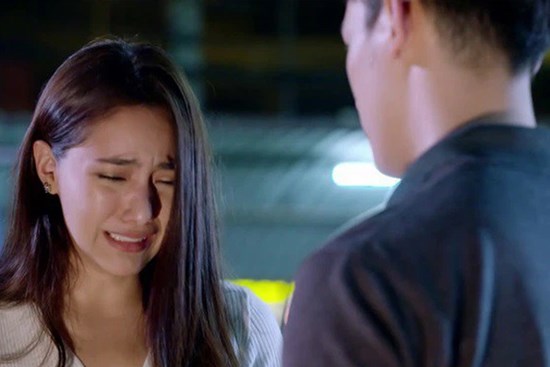 Đi làm thêm nuôi bạn trai học Thạc sĩ, ra trường chia tay, tôi ngồi bệt xuống sàn sau khi nhận được cuộc gọi lạ