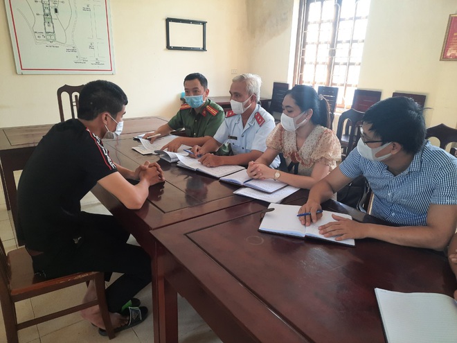 Youtuber dựng cảnh bố dượng nát rượu bị nhốt vào lồng để câu view-1