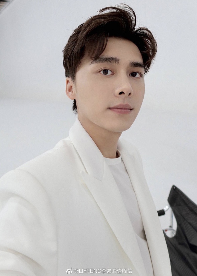 Triệu Vy và hàng chục nghệ sĩ có nguy cơ bị đuổi khỏi showbiz-2