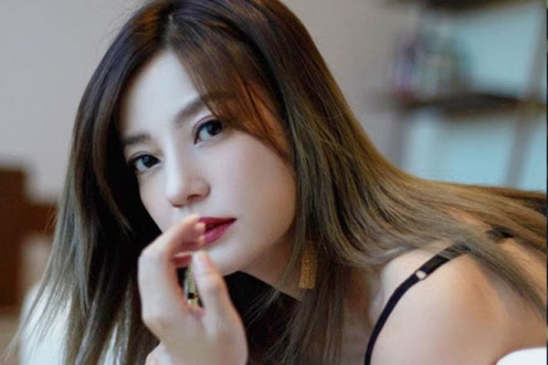 Đời tư bí ẩn của Én nhỏ Triệu Vy: Chồng không rõ lai lịch, sự giàu có không biết do đâu mà có-5