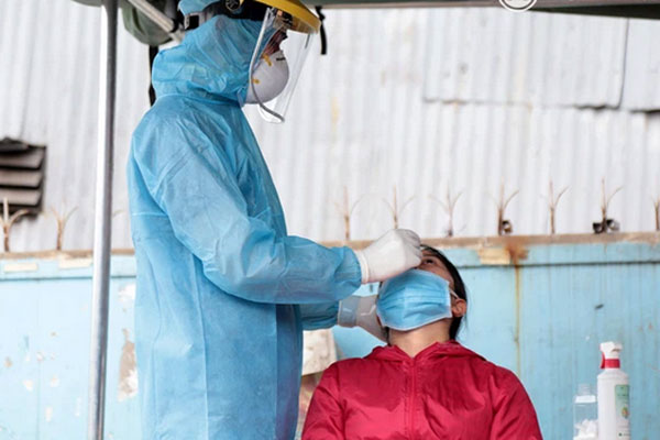 TP.HCM: Test nhanh hơn 1,1 triệu mẫu tại vùng đỏ trong 5 ngày, phát hiện 3,5% trường hợp dương tính-1