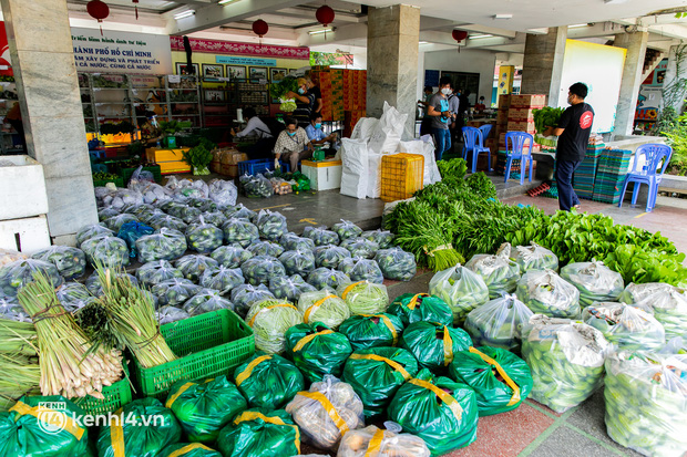 Cận cảnh một buổi đi chợ hộ của bộ đội, giáo viên... tại các siêu thị dã chiến ở TP.HCM trong thời gian siết chặt giãn cách-1