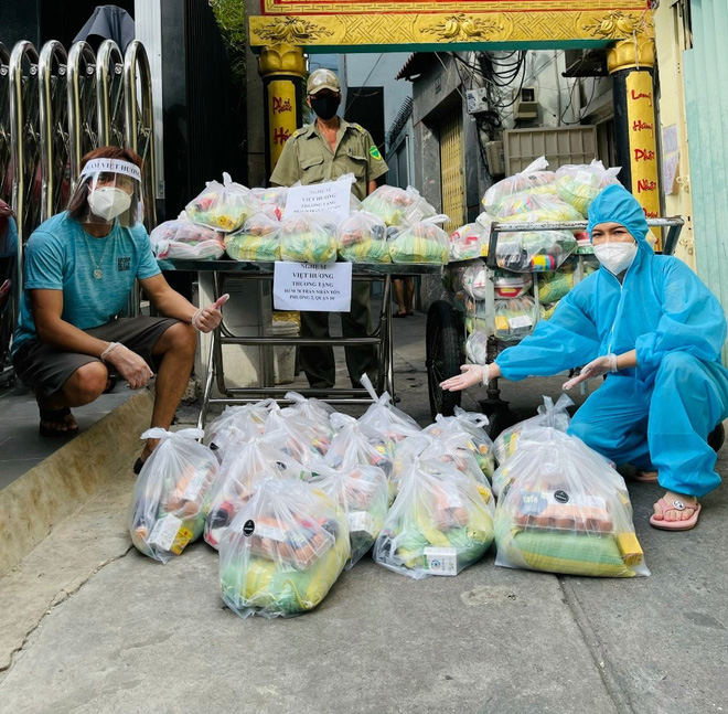 Lại là vợ chồng Việt Hương: Vừa lo hậu sự cho NS Bạch Mai, vội vàng chở Phi Nhung vào Chợ Rẫy giữa đêm vì bệnh chuyển biến nặng-4