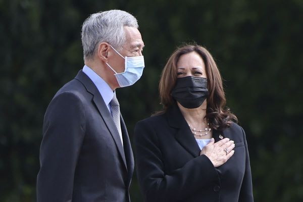 Suốt cả chuyến công du Đông Nam Á, Phó Tổng thống Mỹ Kamala Harris chỉ mặc âu phục màu đen, lý do là gì?-5