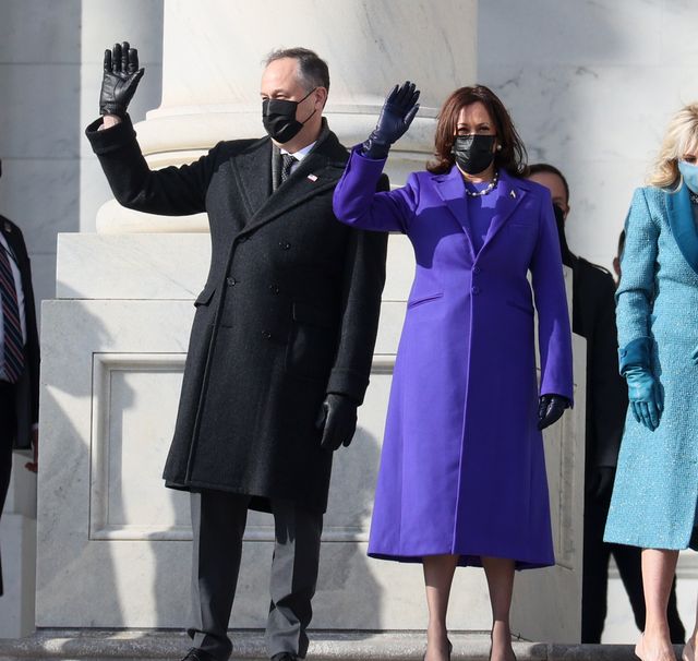 Suốt cả chuyến công du Đông Nam Á, Phó Tổng thống Mỹ Kamala Harris chỉ mặc âu phục màu đen, lý do là gì?-7