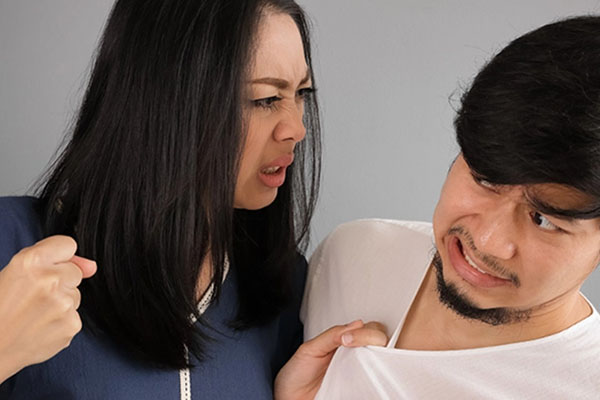 Vợ thức giấc lúc nửa đêm, không thấy chồng đâu nhưng nghe có tiếng người nói: Đừng để vợ phát hiện”-2