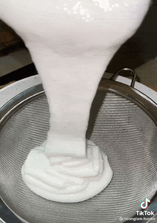 Dùng cơm nguội làm bánh giò lại không cần gói lá, nghe thì lạ nhưng kết quả lại xuất sắc đến bất ngờ!-4