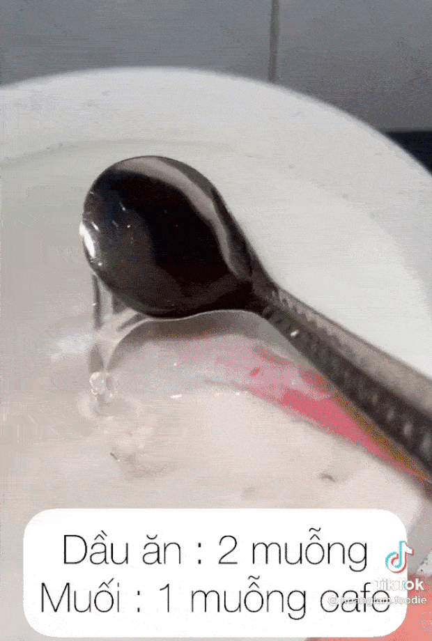 Dùng cơm nguội làm bánh giò lại không cần gói lá, nghe thì lạ nhưng kết quả lại xuất sắc đến bất ngờ!-5