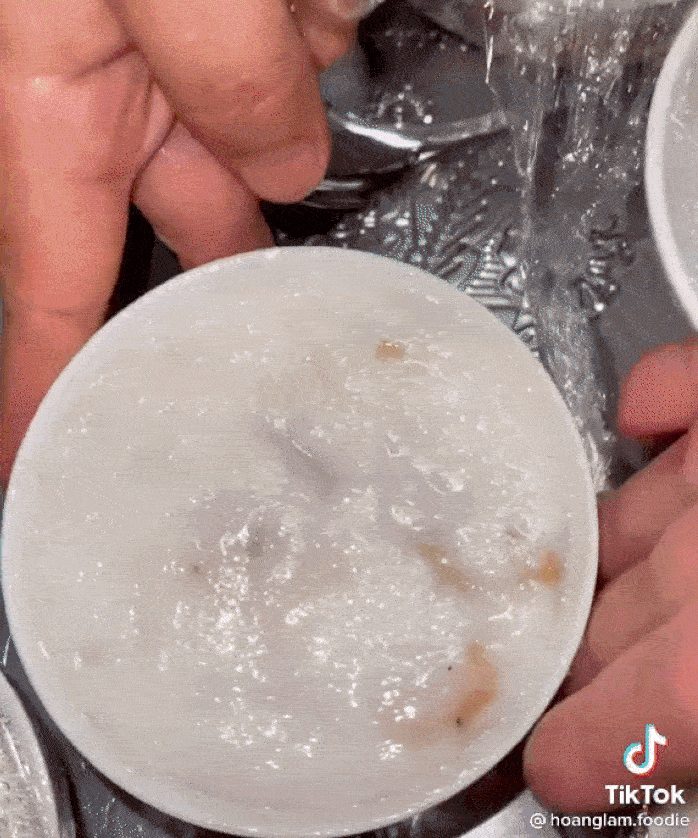 Dùng cơm nguội làm bánh giò lại không cần gói lá, nghe thì lạ nhưng kết quả lại xuất sắc đến bất ngờ!-7