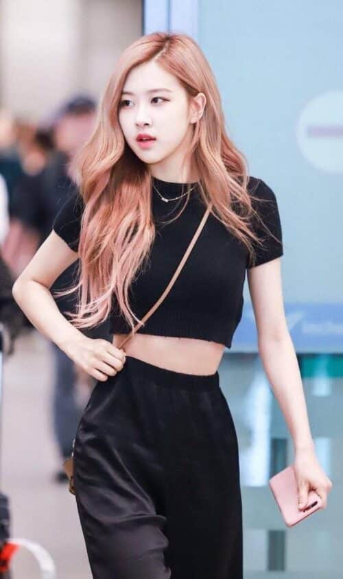 Rosé đúng là giỏi sang chảnh hóa đồ bình dân, diện áo giá rẻ mà sang như tiểu thư tài phiệt-8