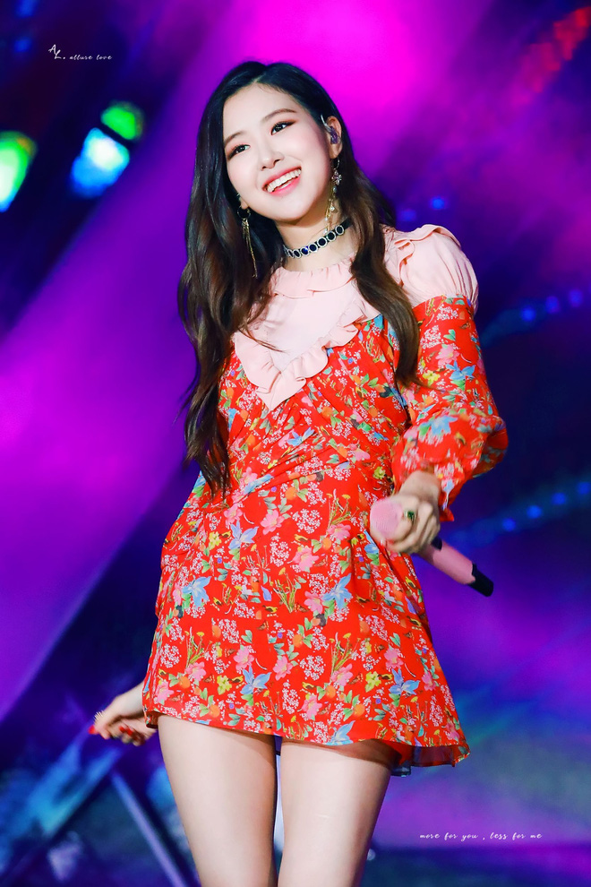 Rosé đúng là giỏi sang chảnh hóa đồ bình dân, diện áo giá rẻ mà sang như tiểu thư tài phiệt-11