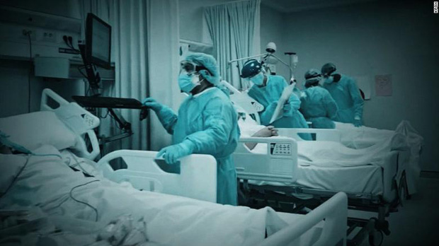 Chuyện gì xảy ra với nước Mỹ: Hơn 100.000 người nhập viện dù phân nửa dân số đã tiêm chủng Covid, một tháng 8 tồi tệ nhất kể từ đầu đại dịch-2