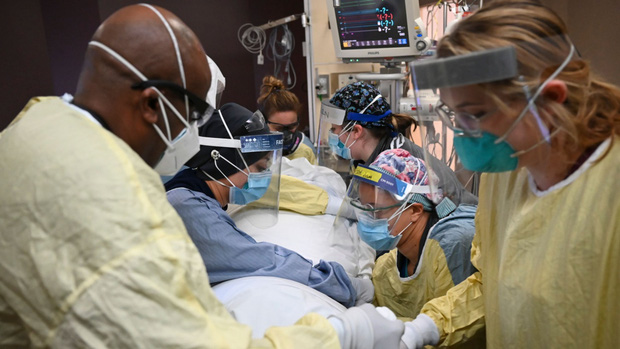 Chuyện gì xảy ra với nước Mỹ: Hơn 100.000 người nhập viện dù phân nửa dân số đã tiêm chủng Covid, một tháng 8 tồi tệ nhất kể từ đầu đại dịch-5