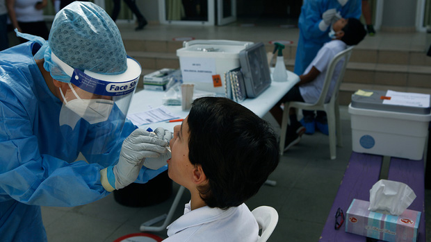 Chuyện gì xảy ra với nước Mỹ: Hơn 100.000 người nhập viện dù phân nửa dân số đã tiêm chủng Covid, một tháng 8 tồi tệ nhất kể từ đầu đại dịch-6