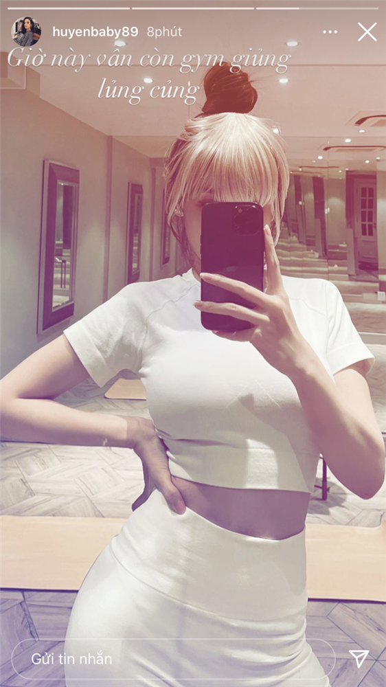 Hội nhà giàu quyết chiến đến cùng trên đường đua tập tành, tiện khoe luôn toàn background tiền tỷ-7