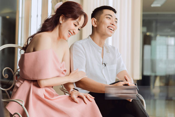 Phan Hiển ở đâu giữa lúc Khánh Thi gây hoang mang vì livestream khóc, nói chuyện tiêu cực?-10