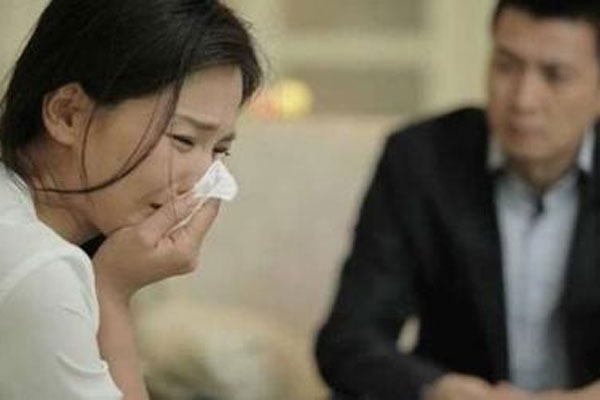 Sau nửa năm bị đuổi ra khỏi nhà, cuối cùng chồng cũng cho phép tôi trở về nhưng với một điều kiện khiến tôi chết lặng-1