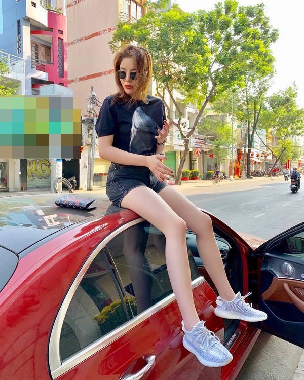 Kỳ Duyên mix đồ cực chiến với tủ sneaker hàng trăm triệu-14