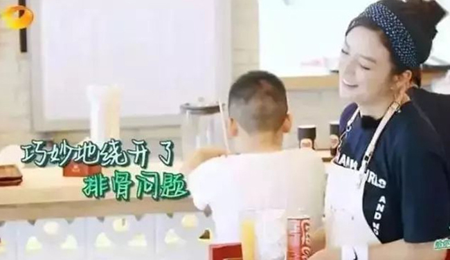 Đang bị đồn là tội phạm truy nã quốc tế” nhưng cách nuôi dạy con như này của Triệu Vy được các bà mẹ vô cùng đồng tình-2