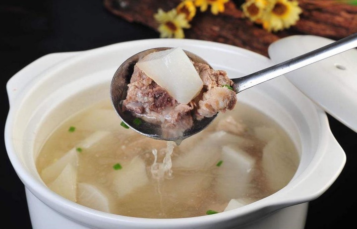 Hầm xương chỉ cần cho 3 gia vị này, nước trong thơm nức không hôi hay ngấy-3