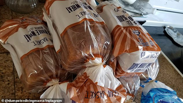 Bỏ việc văn phòng để đi mò thùng rác, mẹ 4 con kiếm 23 triệu/tuần vì thường nhặt được siêu phẩm người ta vứt đi-2