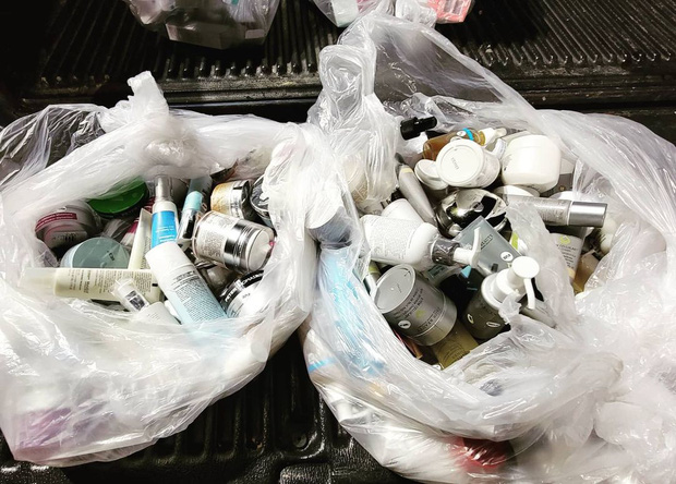 Bỏ việc văn phòng để đi mò thùng rác, mẹ 4 con kiếm 23 triệu/tuần vì thường nhặt được siêu phẩm người ta vứt đi-4