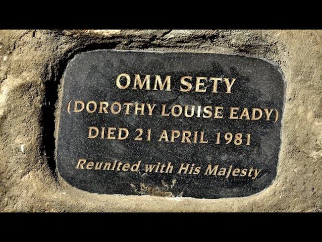 Lạnh gáy với lời kể của người phụ nữ tự nhận mình là người tình kiếp trước của vua Ai Cập: Những cuộc thăm hỏi hàng đêm và bí ẩn không lời giải-4