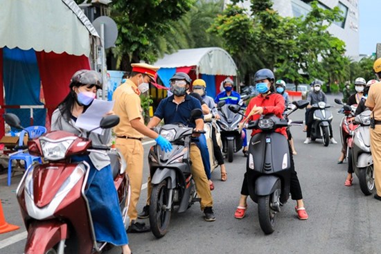Công an TP.HCM thay đổi quy định kiểm soát việc đi đường