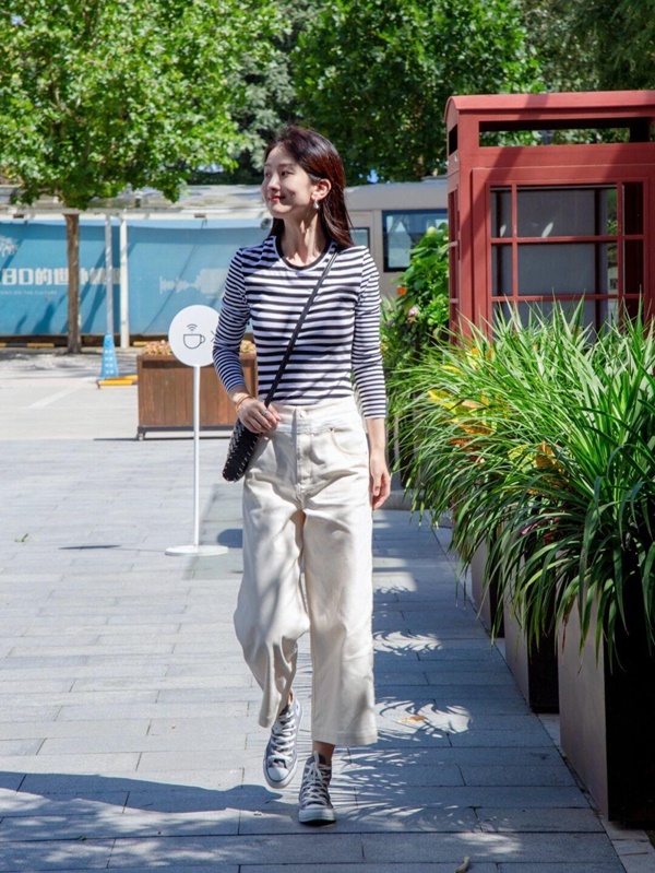 Quý cô ngoài 30 và 4 item cứ mặc là đẹp không thể bỏ qua trong mùa Thu-2