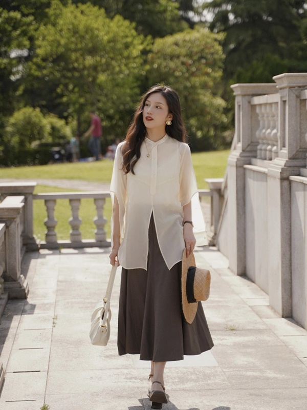 Quý cô ngoài 30 và 4 item cứ mặc là đẹp không thể bỏ qua trong mùa Thu-7