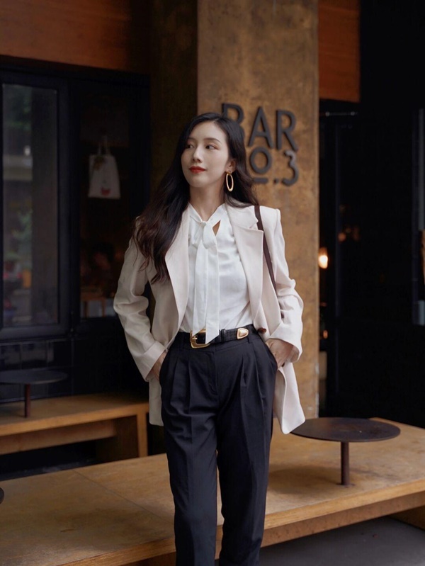 Quý cô ngoài 30 và 4 item cứ mặc là đẹp không thể bỏ qua trong mùa Thu-8