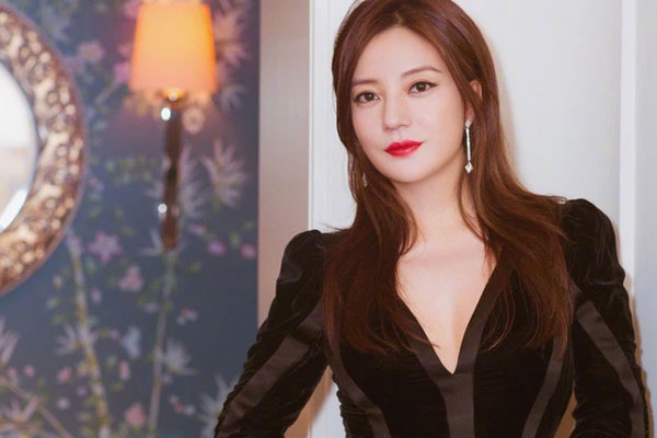 Triệu Vy trốn khỏi Trung Quốc bằng chuyên cơ riêng-3