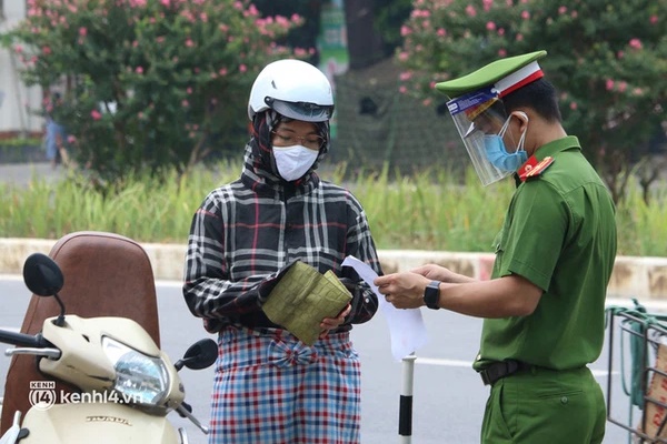 Hà Nội giao Công an nghiên cứu quy định mới về Giấy đi đường đối với từng loại hình-1