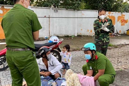 TP.HCM: Cảnh sát trẻ đỡ đẻ cho sản phụ trên đường, đứa bé được đặt theo tên của ân nhân